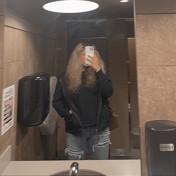 Meet your Posher, Kori - Picture 1 of 4